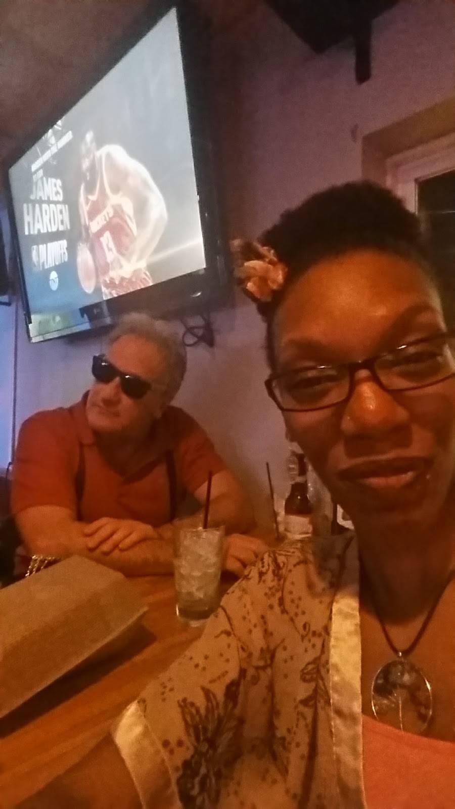 Ms. Winnies Kitchen Genos Bar & Grill | restaurant | 3908 W Fond Du Lac Ave, Milwaukee, WI 53216, USA | 4144478424 OR +1 414-447-8424