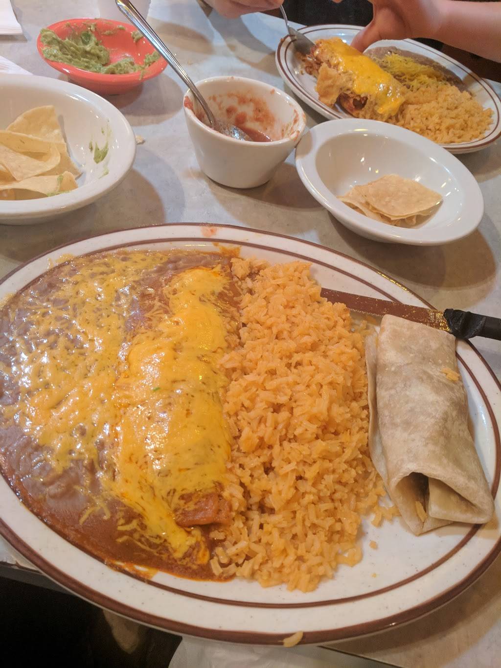 La Tapatia Mexican Grill | restaurant | 1015 N Chester Ave, Bakersfield, CA 93308, USA | 6613937388 OR +1 661-393-7388