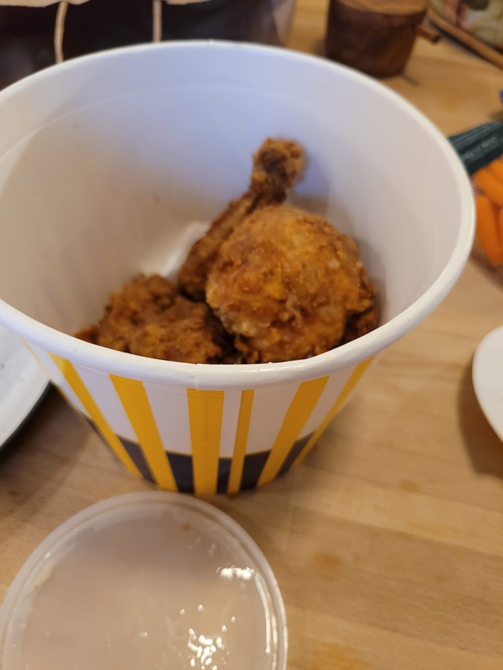 Buckets Fried Chicken | meal takeaway | 185 Humphrey St #3, Englewood, NJ 07631, USA | 2014084601 OR +1 201-408-4601