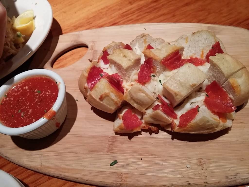 Johnny’s Italian-American Tavern by Carino’s | restaurant | 231 SW Loop 410, San Antonio, TX 78245, USA | 2106477705 OR +1 210-647-7705