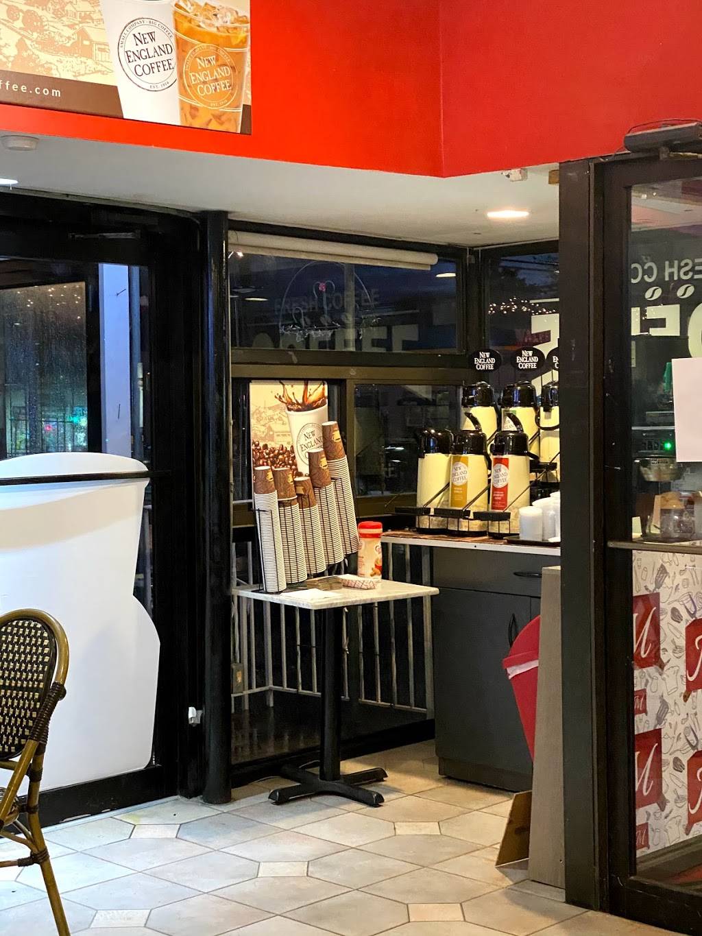 Maddys Grill | restaurant | 4086 Main St, Bridgeport, CT 06606, USA | 2032962338 OR +1 203-296-2338