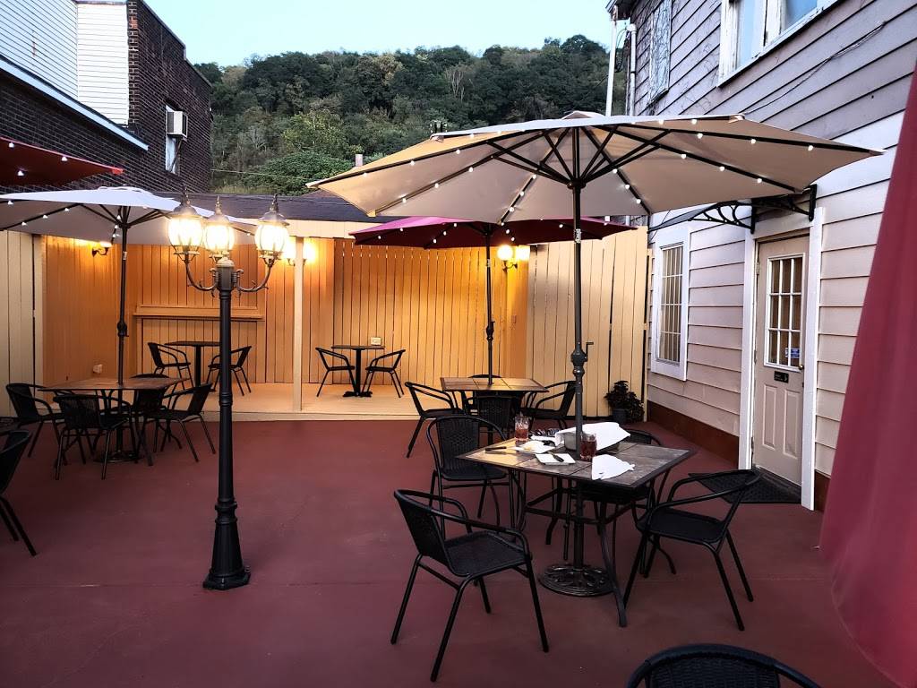 Three Bridges | restaurant | 750 Main St, Follansbee, WV 26037, USA | 3046932120 OR +1 304-693-2120