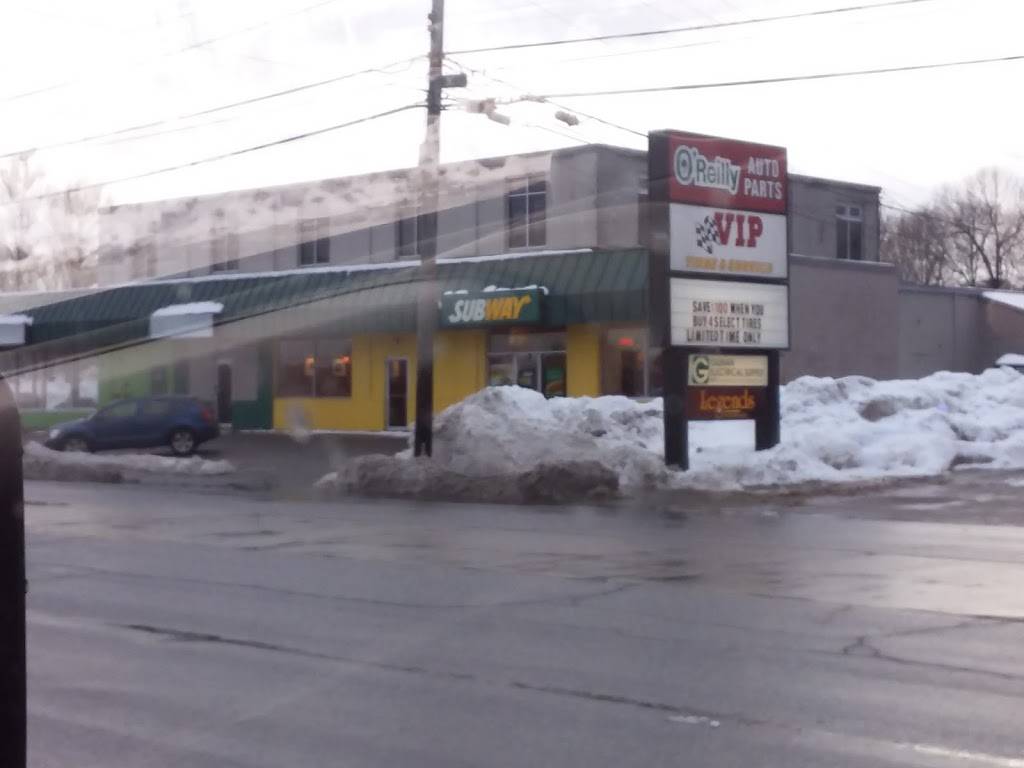 Subway Restaurants | restaurant | 120 Center St, Auburn, ME 04210, USA | 2077771446 OR +1 207-777-1446