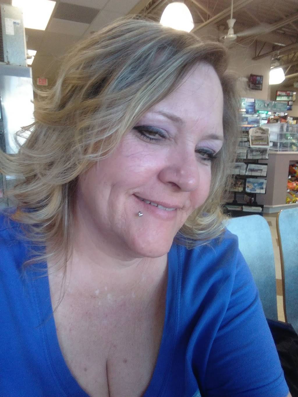 Subway | restaurant | Amoco Food Shop, 200 W Si Johnson Ave, Sheridan, IL 60551, USA | 8154969266 OR +1 815-496-9266