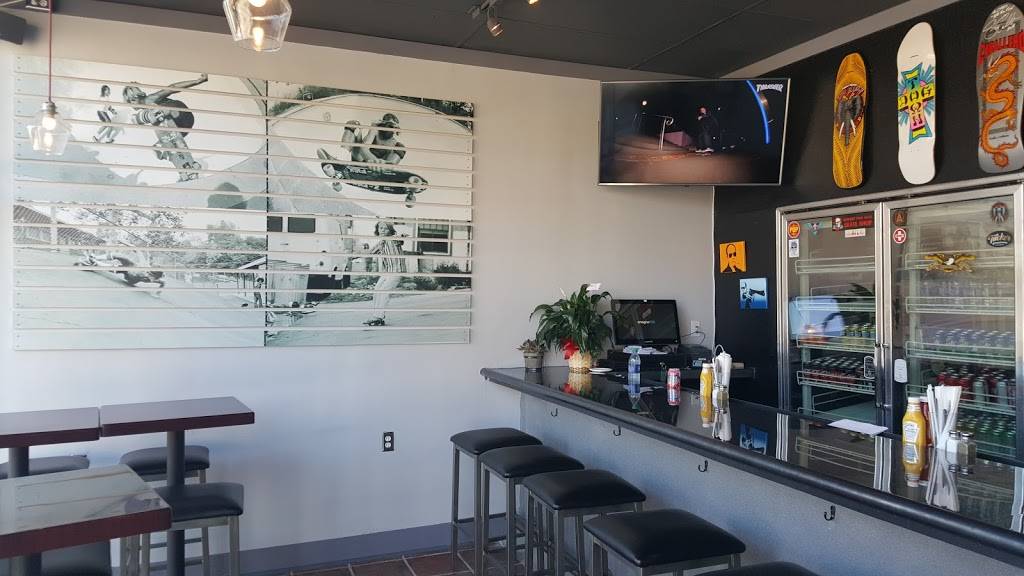 Dog Towne Franks | restaurant | 307b E College Ave, Decatur, GA 30030, USA | 4044815939 OR +1 404-481-5939