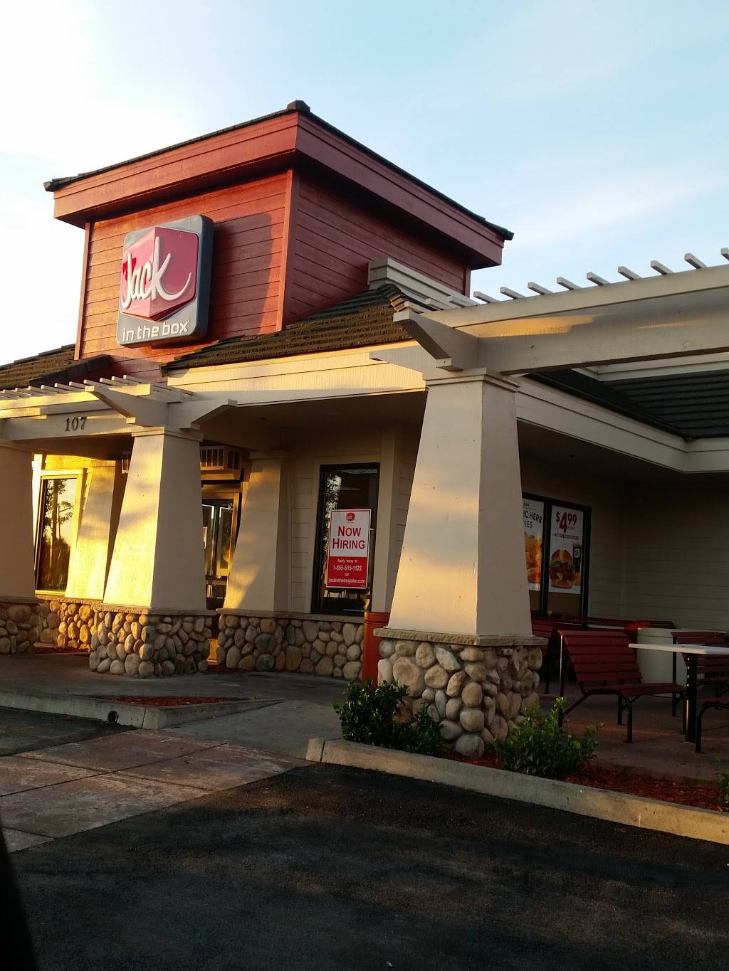 Jack in the Box | restaurant | 107 Red Top Rd, Fairfield, CA 94534, USA | 7078639781 OR +1 707-863-9781