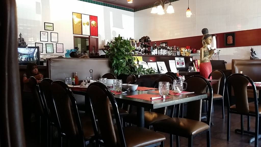 Thai Thai Restaurant | restaurant | 1055 S Main Ave, Fallbrook, CA 92028, USA | 7607284938 OR +1 760-728-4938