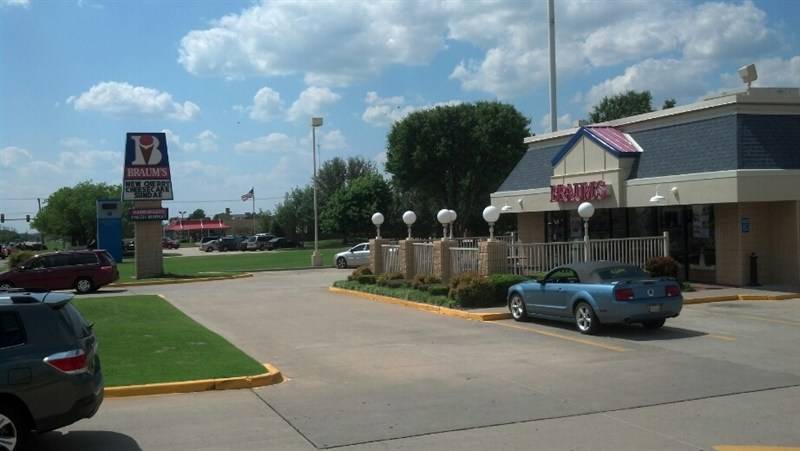 Braums Ice Cream & Burger Restaurant | restaurant | 3101 E Memorial Rd, Edmond, OK 73013, USA | 4054784730 OR +1 405-478-4730
