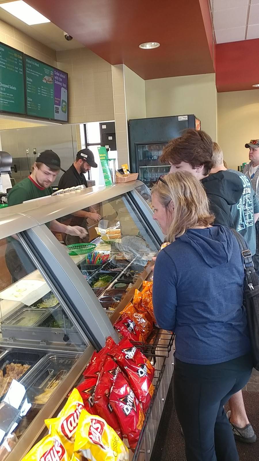 Subway Restaurants | restaurant | 1315 7th Ave, Two Harbors, MN 55616, USA | 2188346447 OR +1 218-834-6447