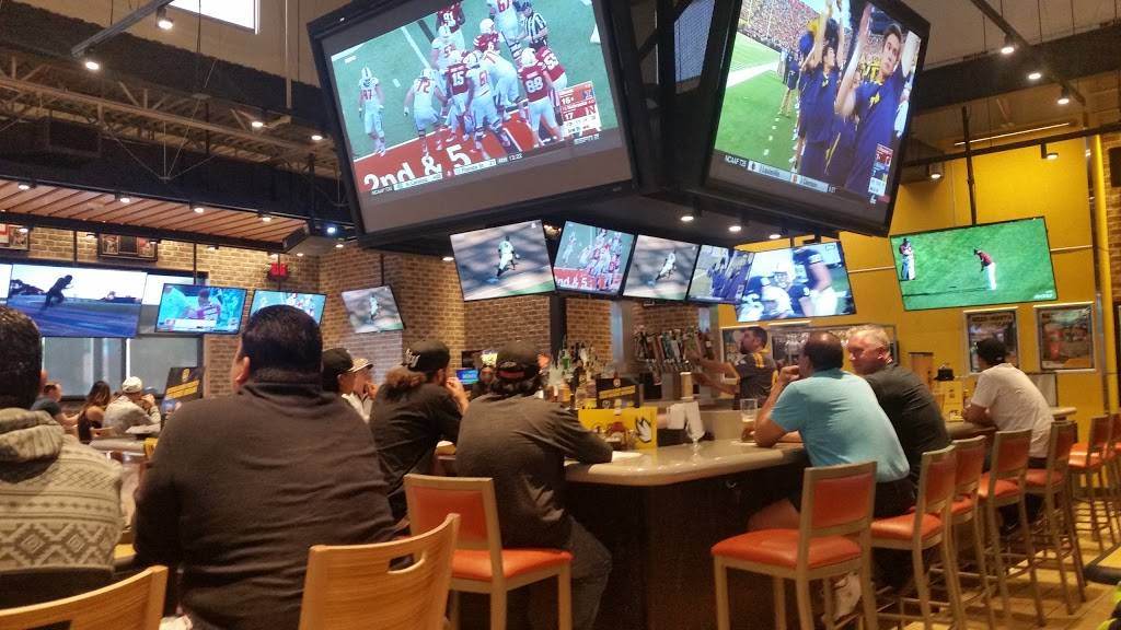 Buffalo Wild Wings | restaurant | 2090 Diamond Blvd, Concord, CA 94520, USA | 9256099784 OR +1 925-609-9784