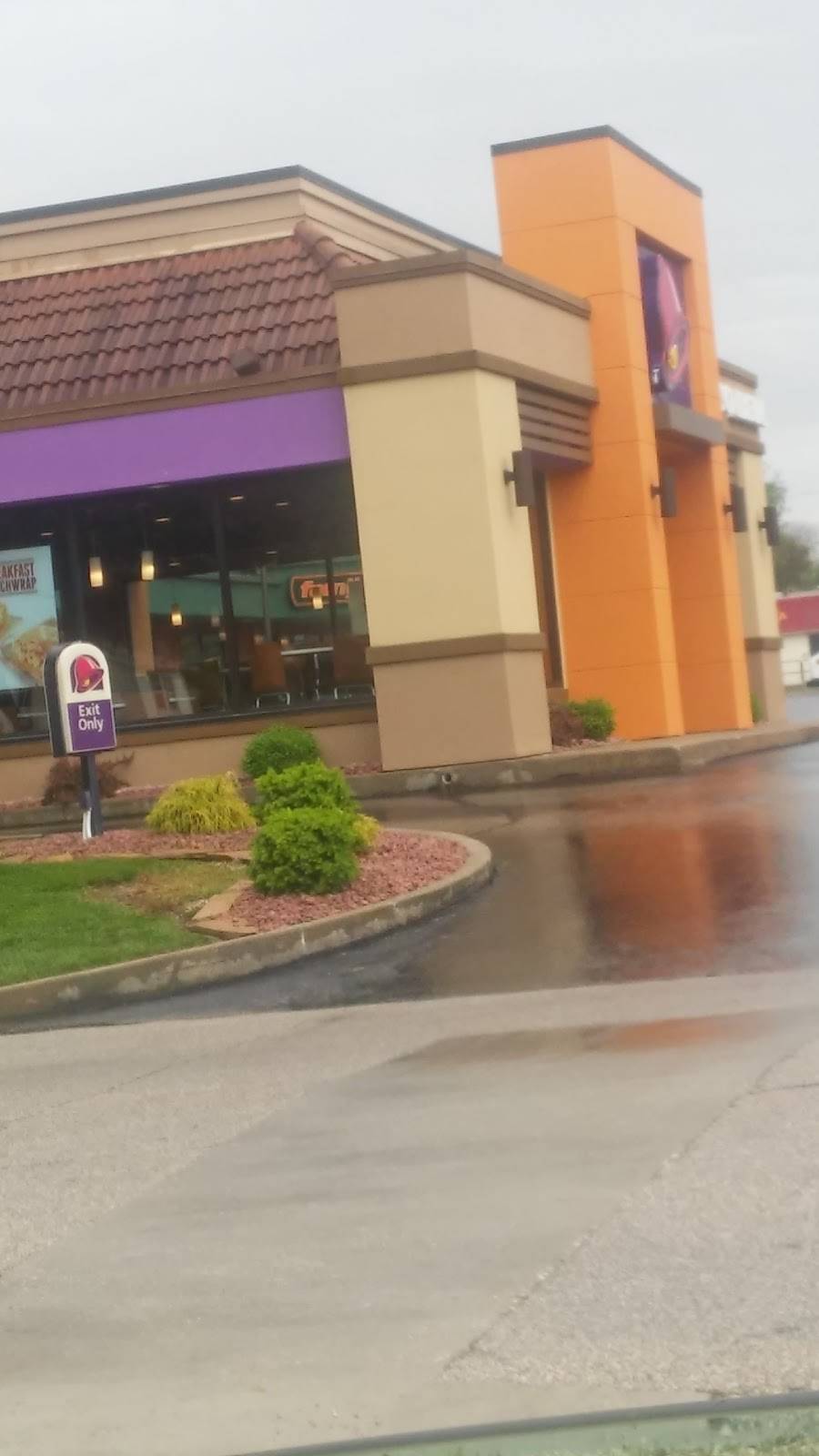 Taco Bell | meal takeaway | 908 E Main St, Olney, IL 62450, USA | 6183951207 OR +1 618-395-1207