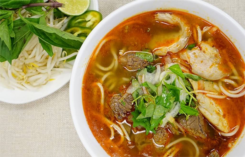 Four Seasons Restaurant | restaurant | 6767 Wilson Blvd, Falls Church, VA 22044, USA | 7035338388 OR +1 703-533-8388