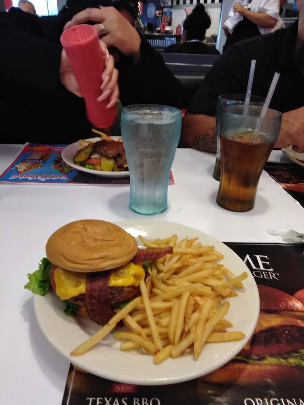 Steak n Shake | restaurant | 2315 S Dale Mabry Hwy, Tampa, FL 33629, USA | 8132513350 OR +1 813-251-3350