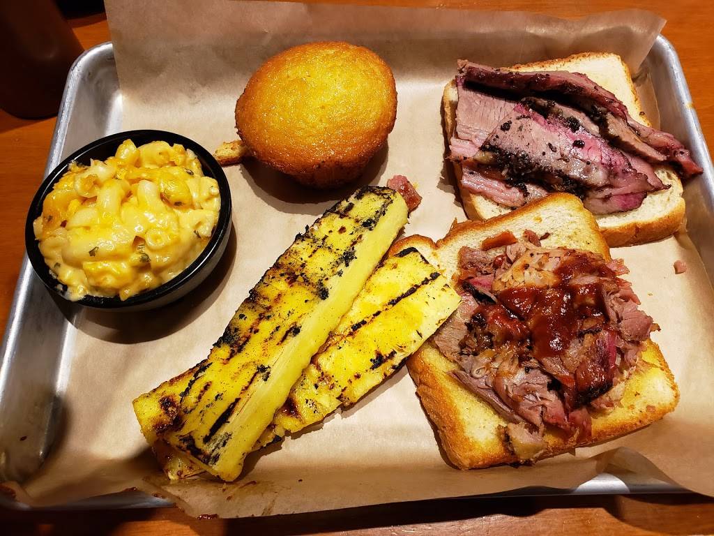 Famous Daves Bar-B-Que | restaurant | 3250 W Frye Rd, Chandler, AZ 85226, USA | 4807821212 OR +1 480-782-1212