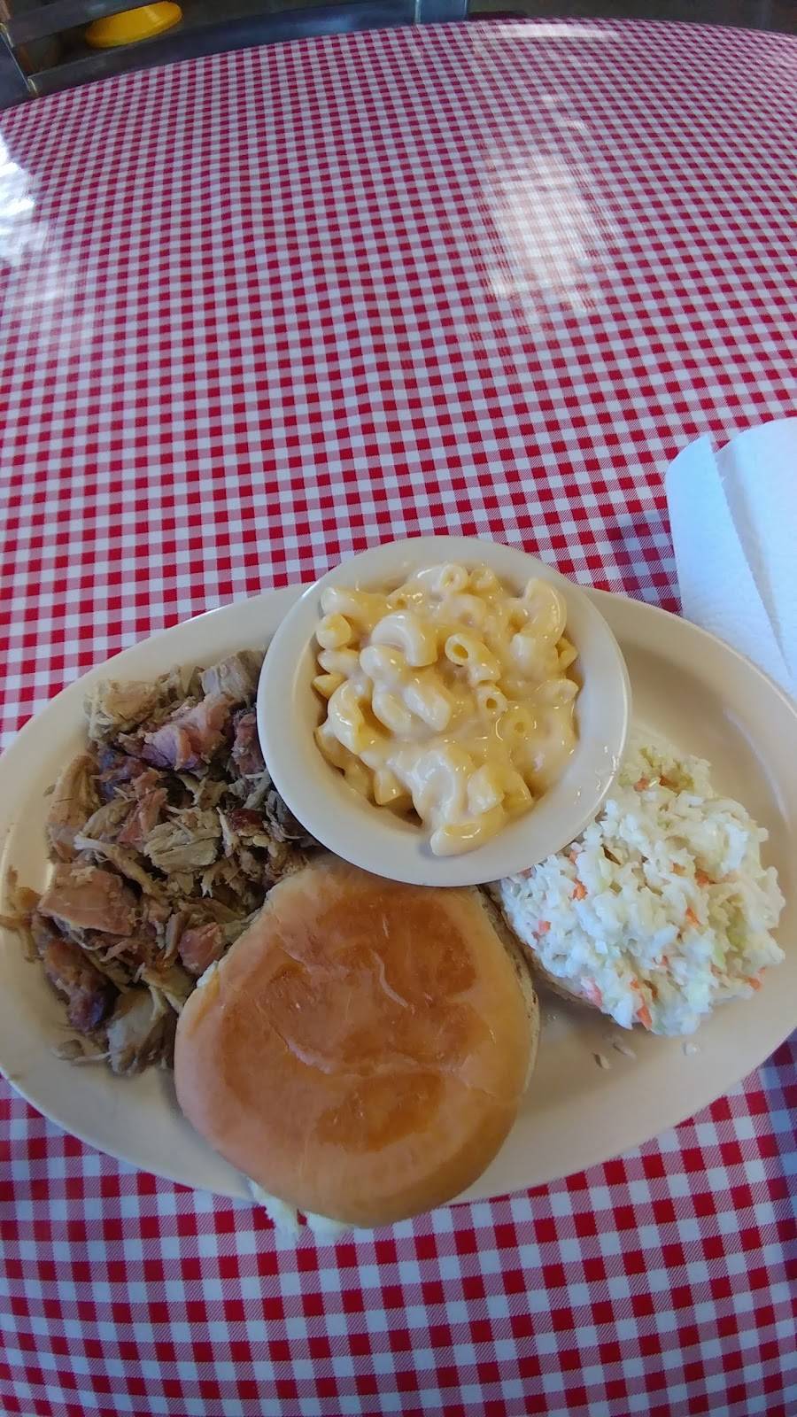 Pig-N-Out | restaurant | 225 Front St, Halls, TN 38040, USA | 7318365353 OR +1 731-836-5353