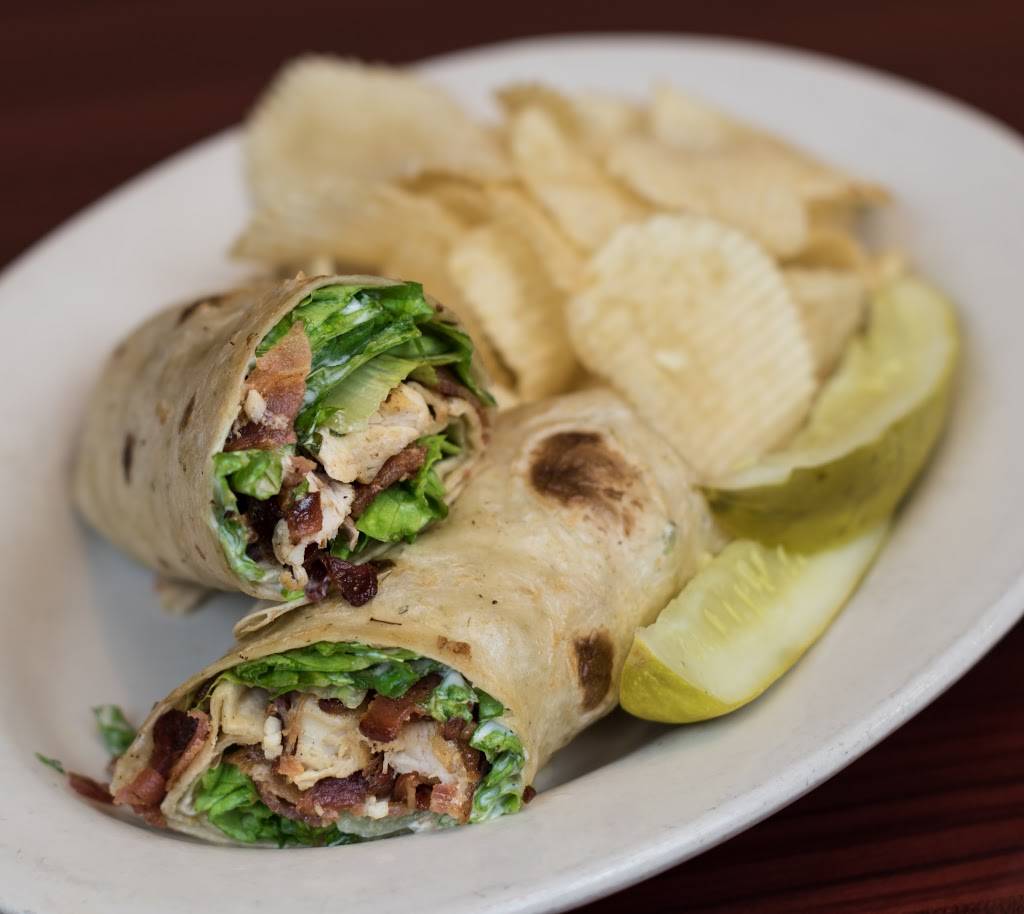 Wolf Den Family Restaurant | restaurant | 1901 W California St, Gainesville, TX 76240, USA | 9406659653 OR +1 940-665-9653