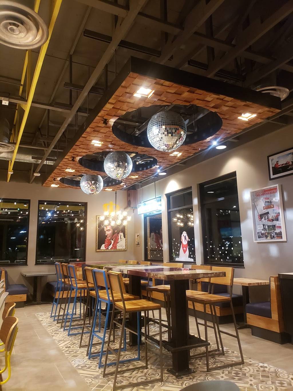 Raising Canes Chicken Fingers | meal takeaway | 12056 W 95th St, Lenexa, KS 66215, USA | 9132270481 OR +1 913-227-0481