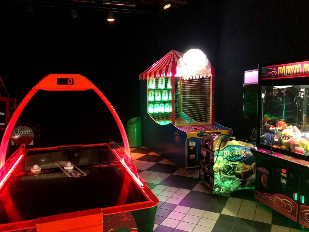 Cinemark Carriage Place Movies 12 | meal takeaway | 2570 Bethel Rd, Columbus, OH 43220, USA | 6145380403 OR +1 614-538-0403