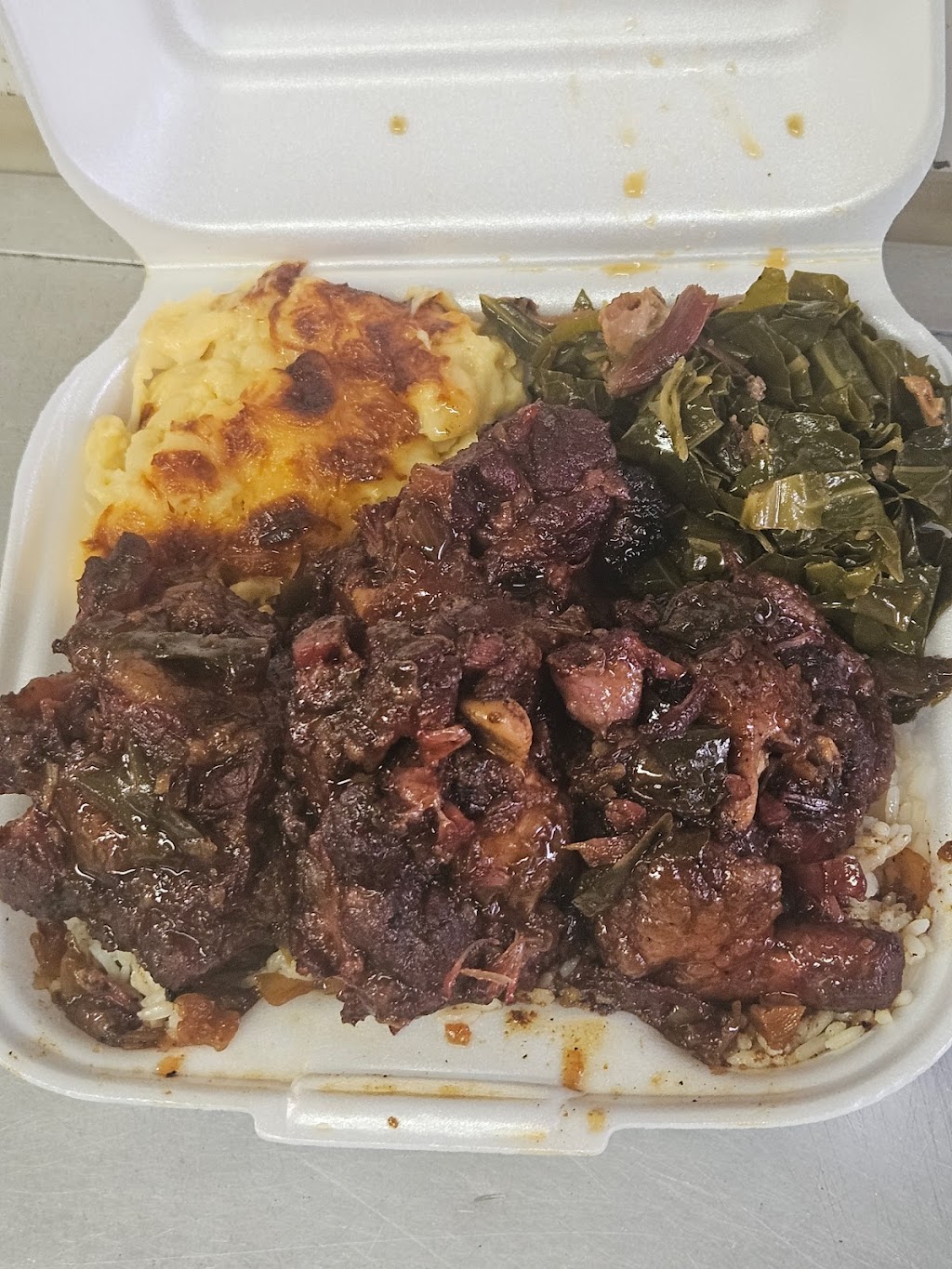 T J & D Barbeque | restaurant | Beach Blvd, Jacksonville, FL 32207, USA | 9043335507 OR +1 904-333-5507