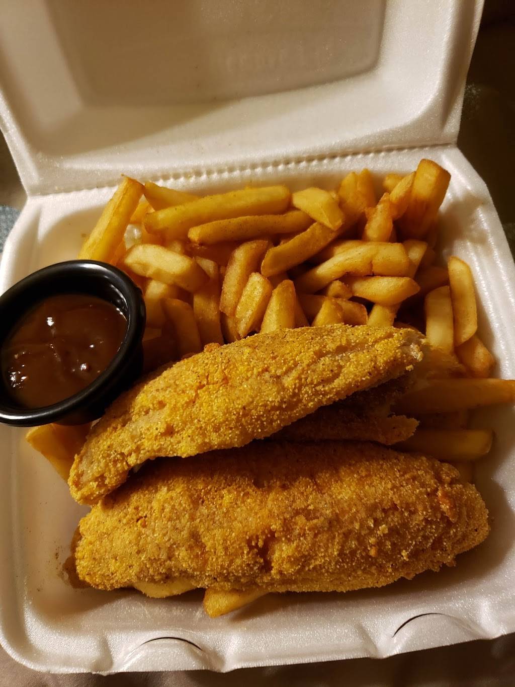 Sharks Fish & Chicken | restaurant | 7122 S Vincennes Ave, Chicago, IL 60621, USA | 7734888908 OR +1 773-488-8908