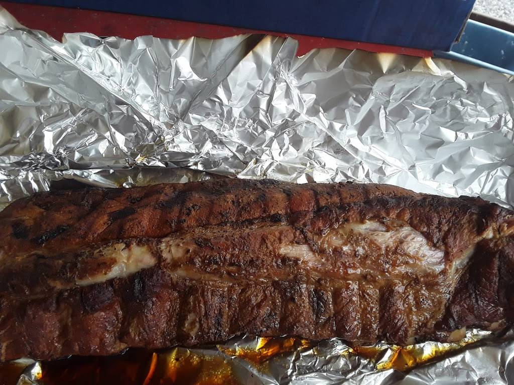 Red, White & Blue, BBQ & Fish | restaurant | 105 E Franklin Ave, Sesser, IL 62884, USA | 6186256227 OR +1 618-625-6227