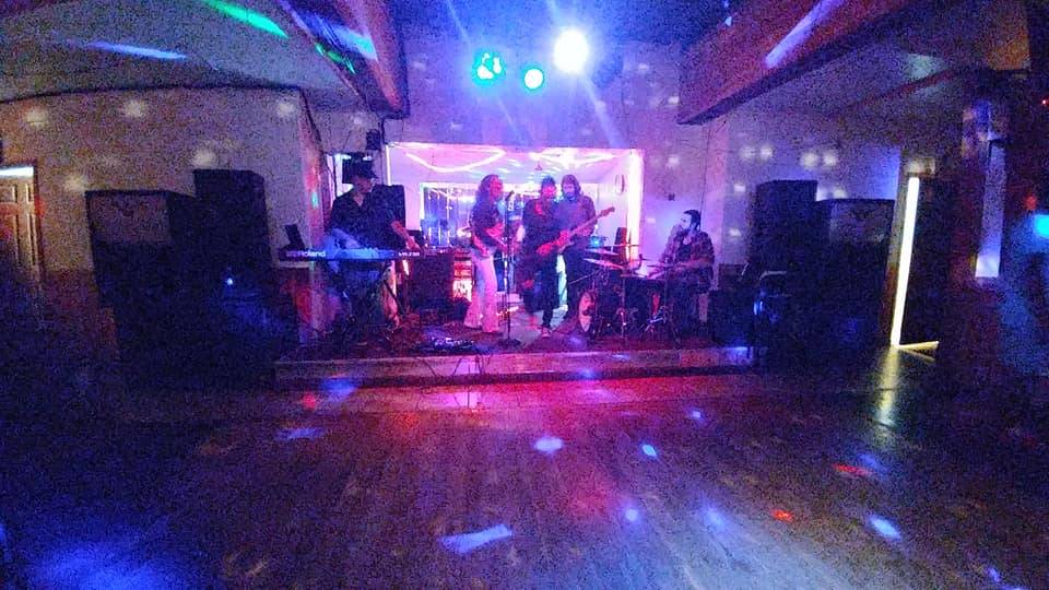 El Baron Rojo | restaurant | 12803 Ambaum Blvd SW, Burien, WA 98146, USA | 2062292932 OR +1 206-229-2932