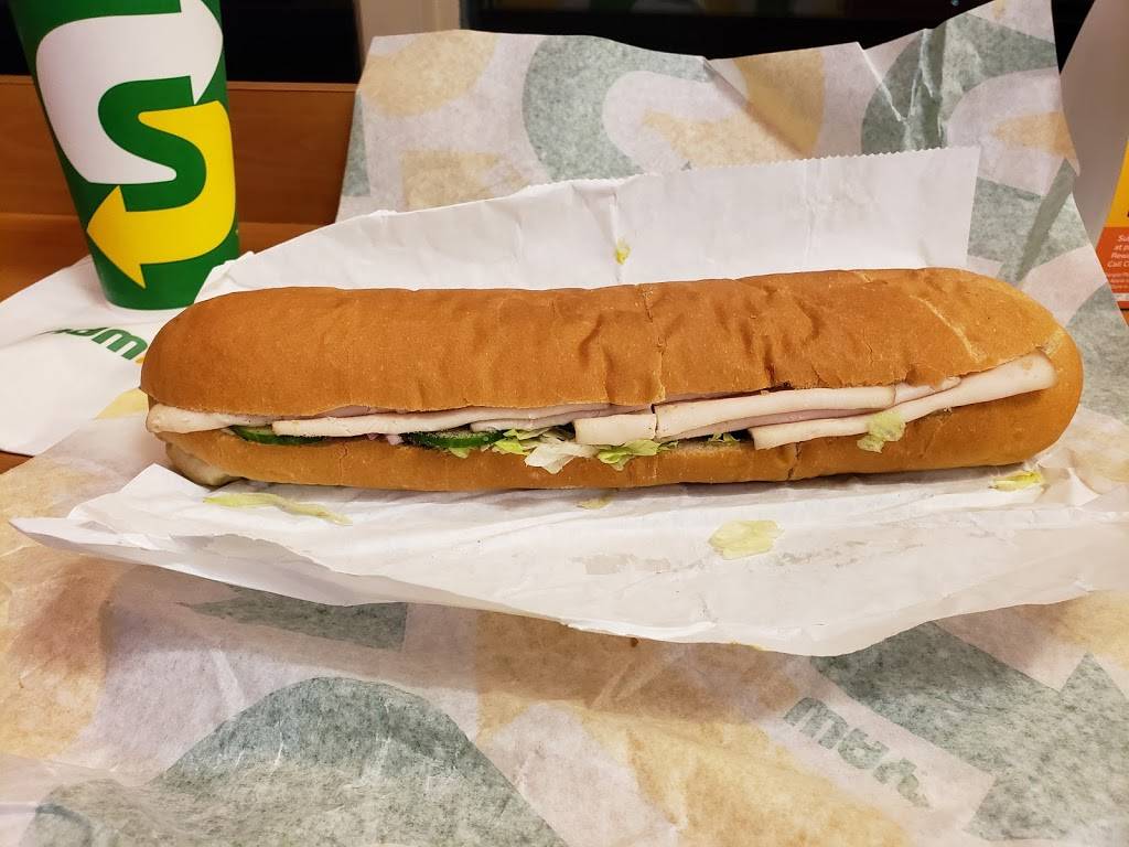 Subway | meal takeaway | 19466 Yonge St, Holland Landing, ON L9N 1L7, Canada | 9052356122 OR +1 905-235-6122