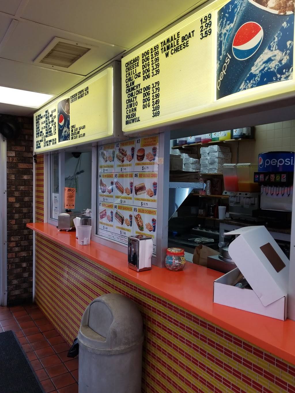 Dougs Dogs | restaurant | 6200 159th St, Oak Forest, IL 60452, USA | 7086871122 OR +1 708-687-1122