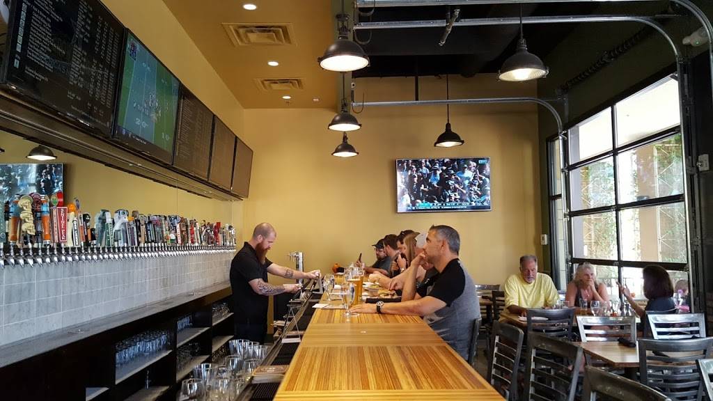 Growler USA | restaurant | 5415 E High St #101, Phoenix, AZ 85054, USA | 4804544354 OR +1 480-454-4354