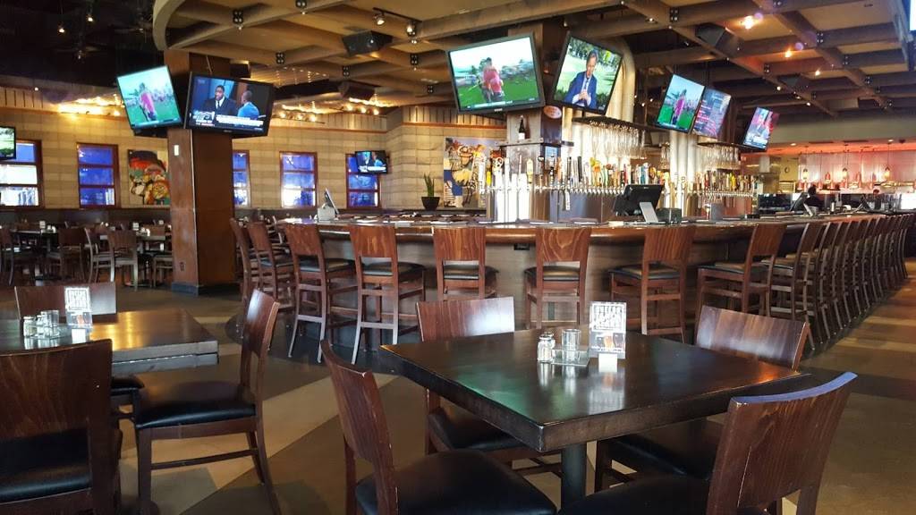 Yard House | restaurant | 71800 CA-111 Space B-101, Rancho Mirage, CA 92270, USA | 7607791415 OR +1 760-779-1415