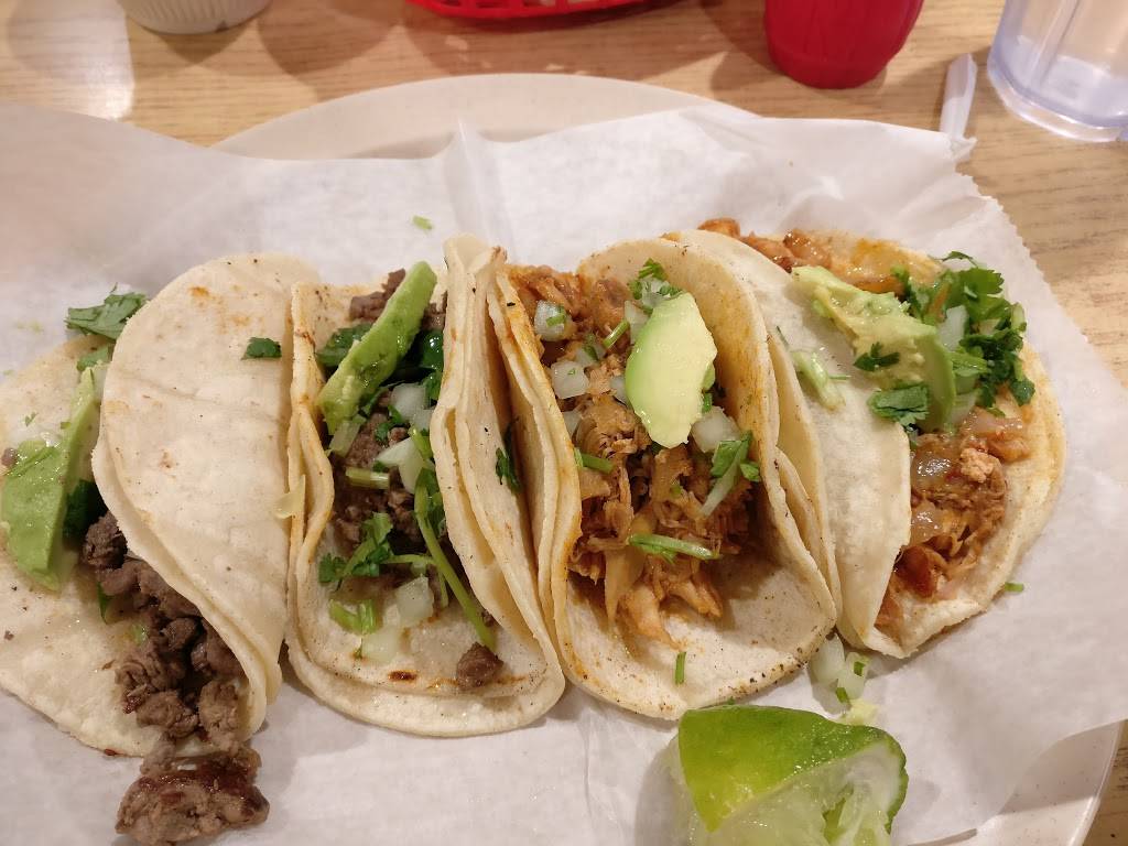 Taqueria El Amigo | restaurant | 196 Willow St, Waltham, MA 02453, USA | 7816427410 OR +1 781-642-7410