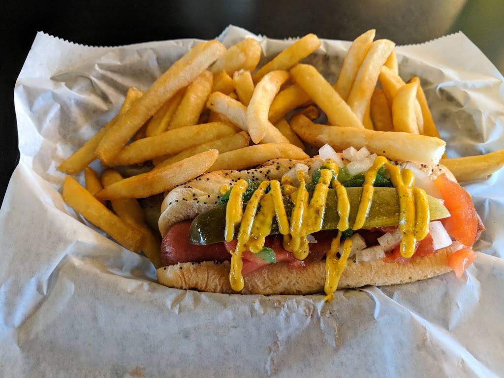 Cleavers Chicago Style Flavor | restaurant | 5501 E Indiana St, Evansville, IN 47715, USA | 8124730001 OR +1 812-473-0001