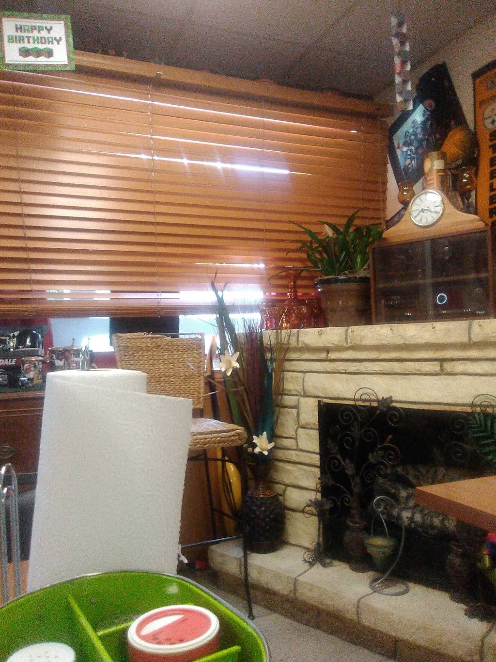 Whitewater Pizza Parlor | restaurant | 209 S Main St, Whitewater, KS 67154, USA | 3167992111 OR +1 316-799-2111