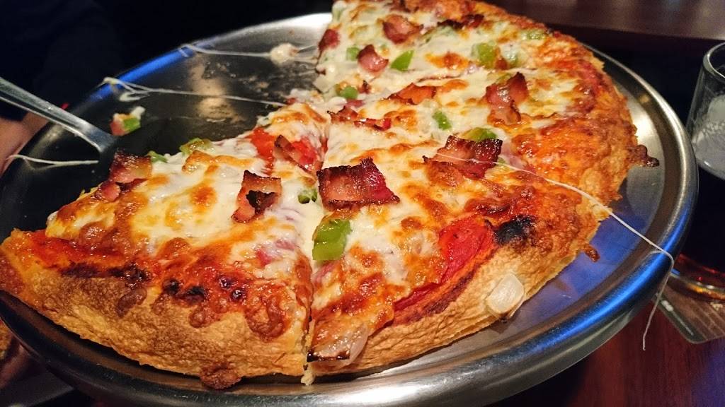 Big Morts Little Pub | restaurant | 2011 Robertson Rd, Nepean, ON K2H 7P4, Canada | 6138290123 OR +1 613-829-0123