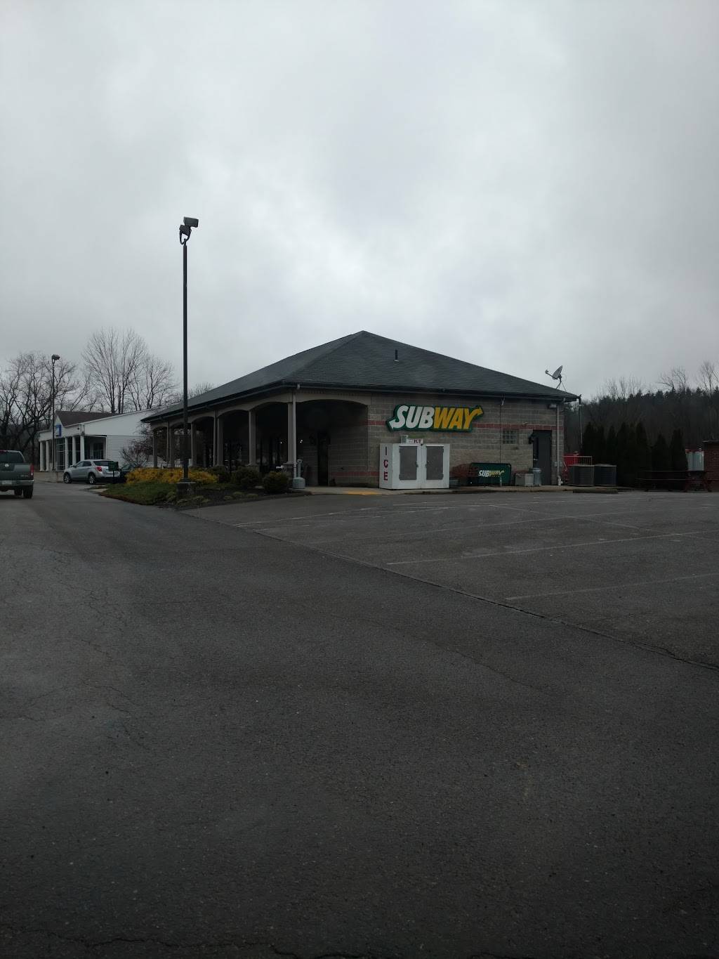 Subway | restaurant | 186 Main St, Hickory, PA 15340, USA | 7243567821 OR +1 724-356-7821