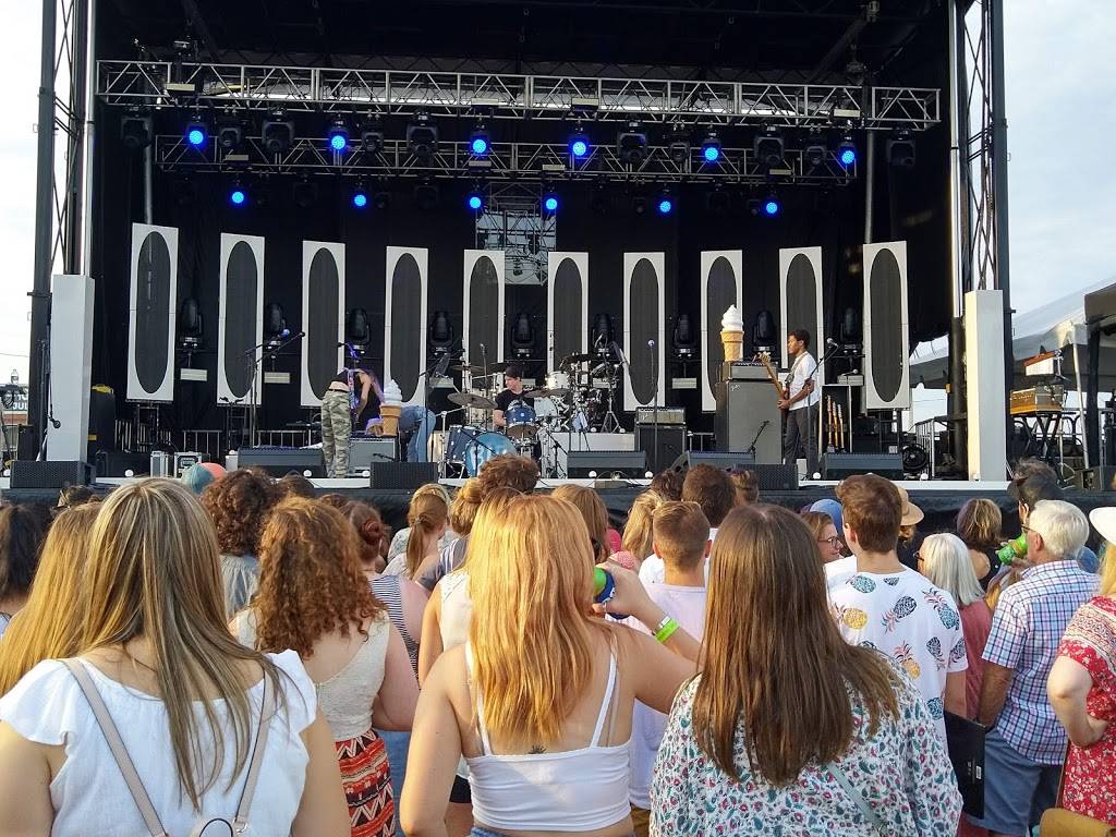 Thompsons Point | restaurant | 10 Thompsons Point, A, Portland, ME 04102, USA | 2077475288 OR +1 207-747-5288