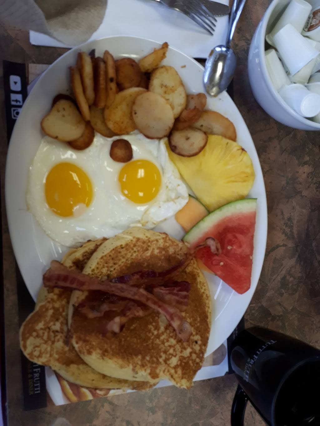 Tutti Frutti déjeuner et diner | restaurant | 1252 Rue Yves-Blais, Terrebonne, QC J6V 1P7, Canada | 4506577284 OR +1 450-657-7284