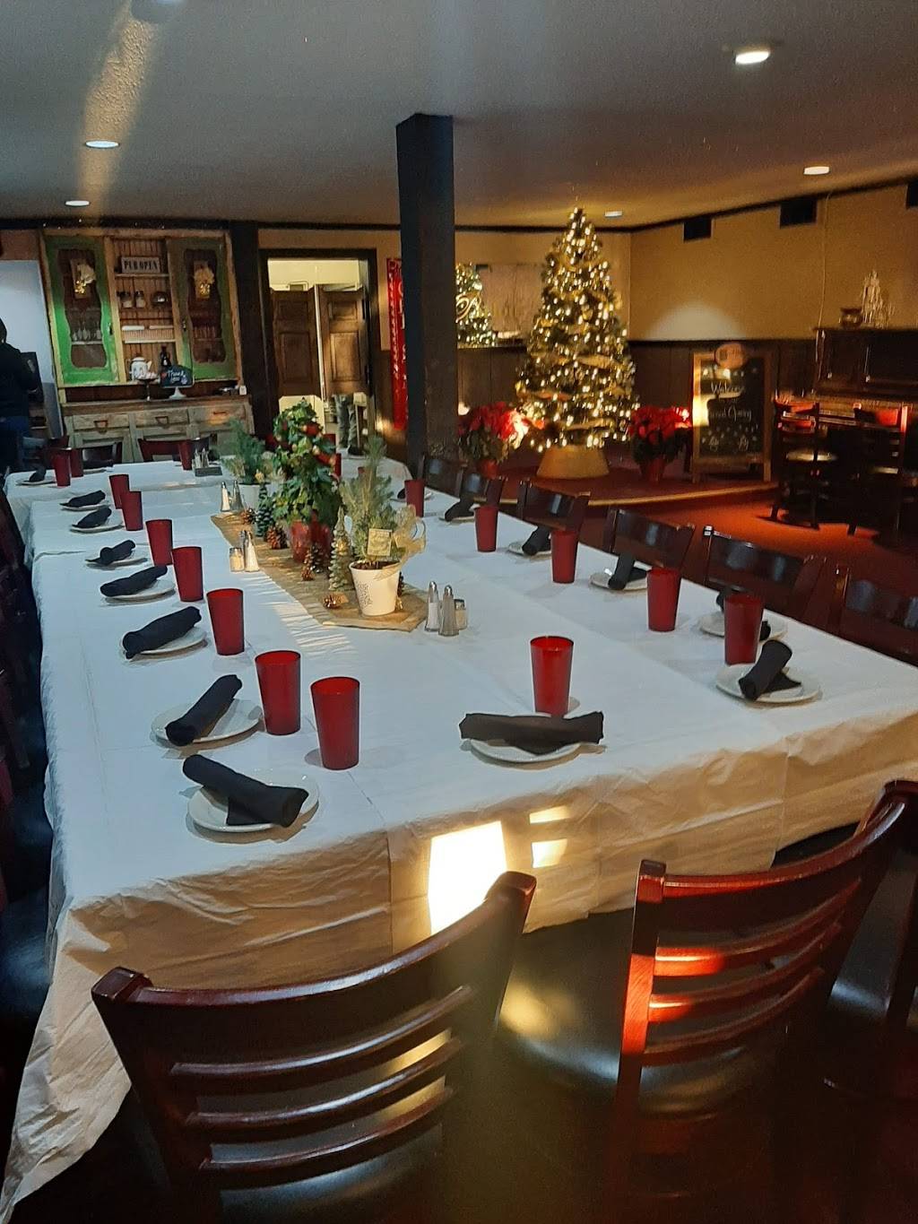 The Parlour Pub | restaurant | 28 California St, Valley Springs, CA 95252, USA | 2097727145 OR +1 209-772-7145