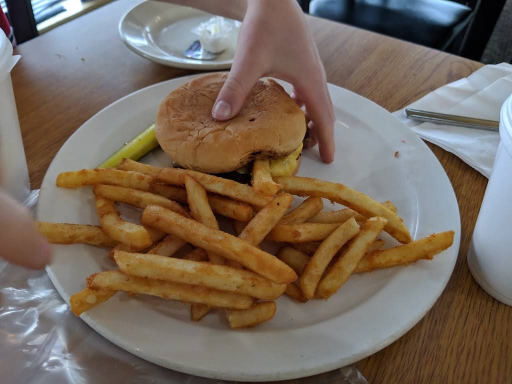 Lakeside Family Restaurant | restaurant | 43734 Schoenherr Rd, Sterling Heights, MI 48313, USA | 5862624250 OR +1 586-262-4250