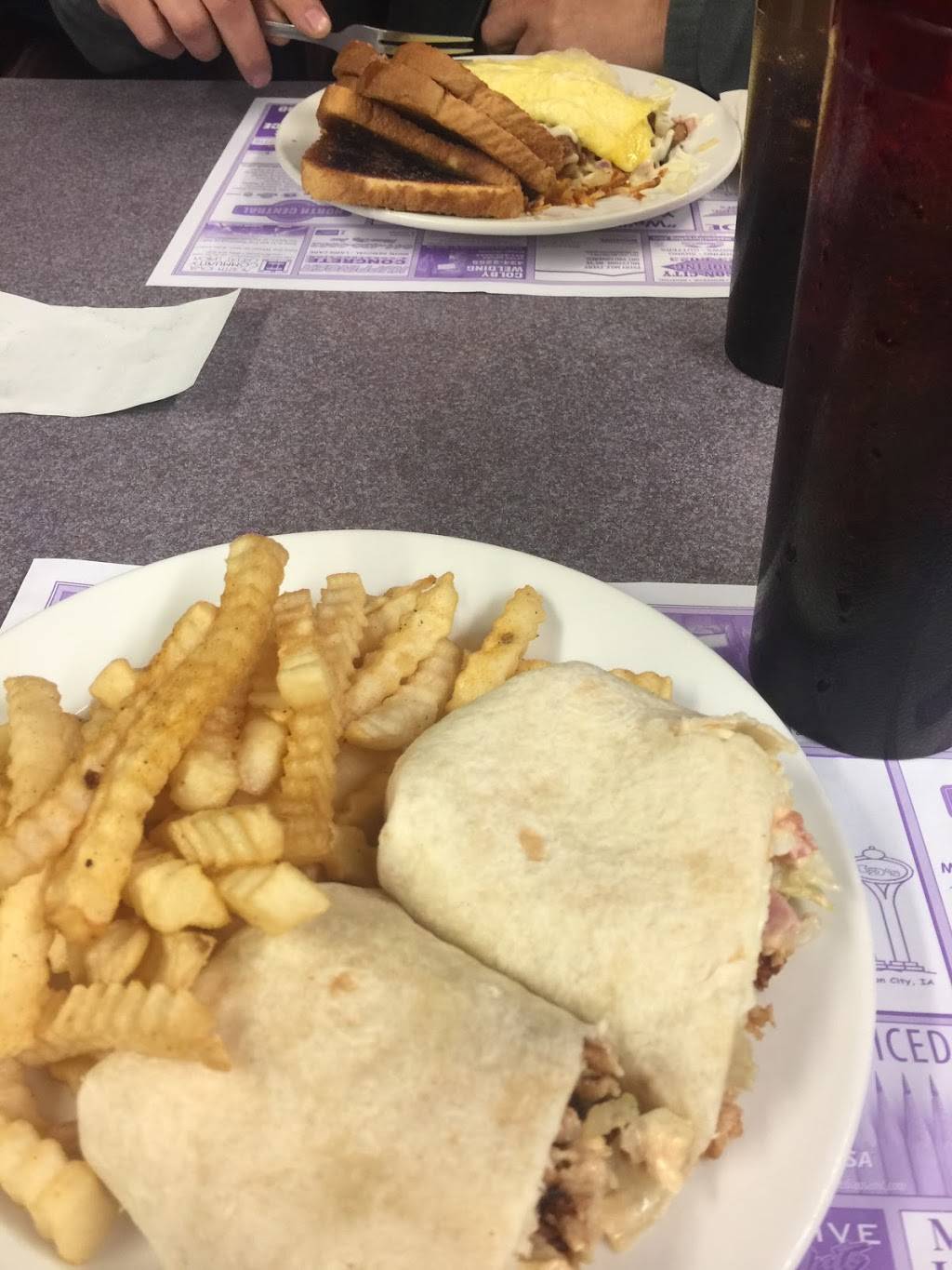 LDs Filling Station | restaurant | 620 12th St NE, Mason City, IA 50401, USA | 6414942313 OR +1 641-494-2313