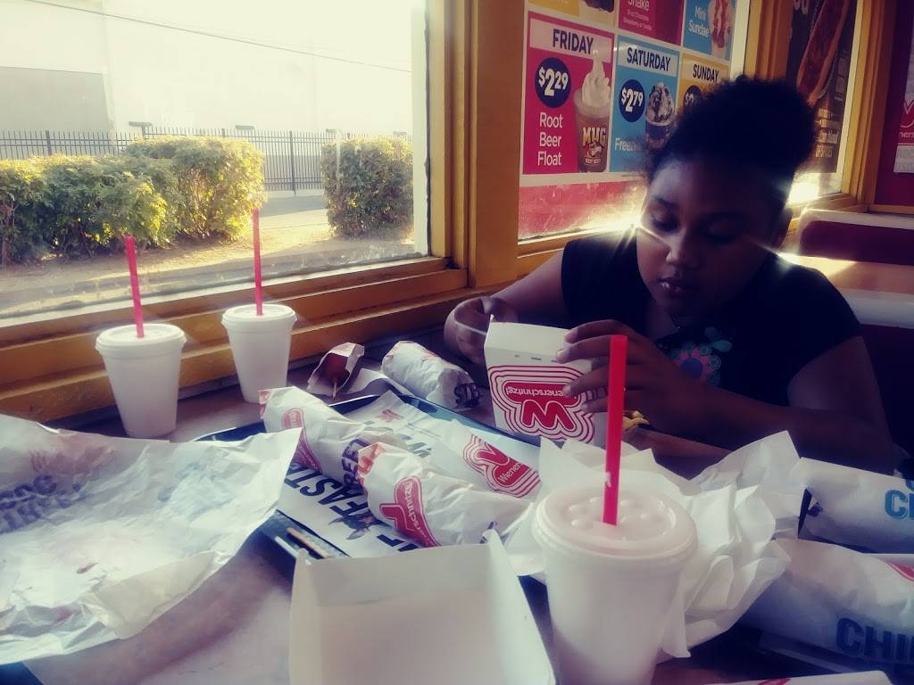 Wienerschnitzel | restaurant | 5980 Stockton Blvd, Sacramento, CA 95824, USA | 9164284253 OR +1 916-428-4253