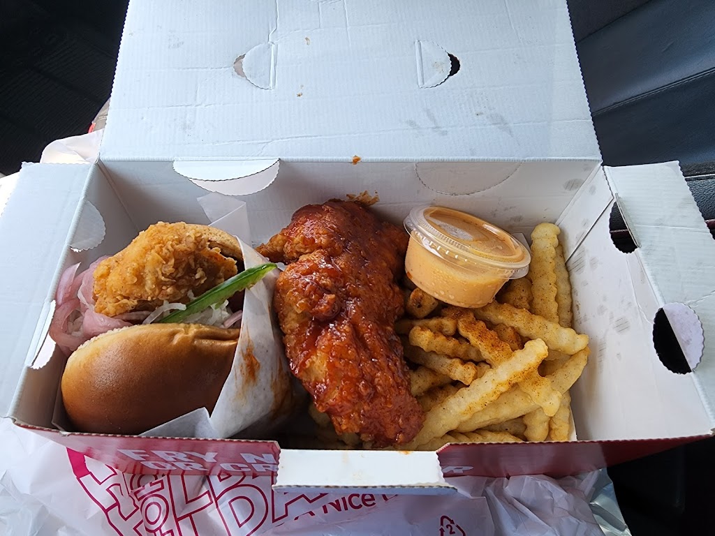 Holdaak Fried Chicken | restaurant | 2150 California Ave #108, Corona, CA 92881, USA | 9514275020 OR +1 951-427-5020