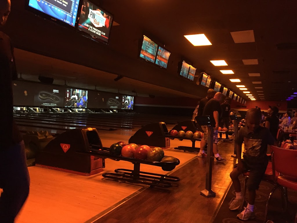 AMF Waldorf Lanes | restaurant | 11920 Acton Ln, Waldorf, MD 20601, USA | 3018612301 OR +1 301-861-2301