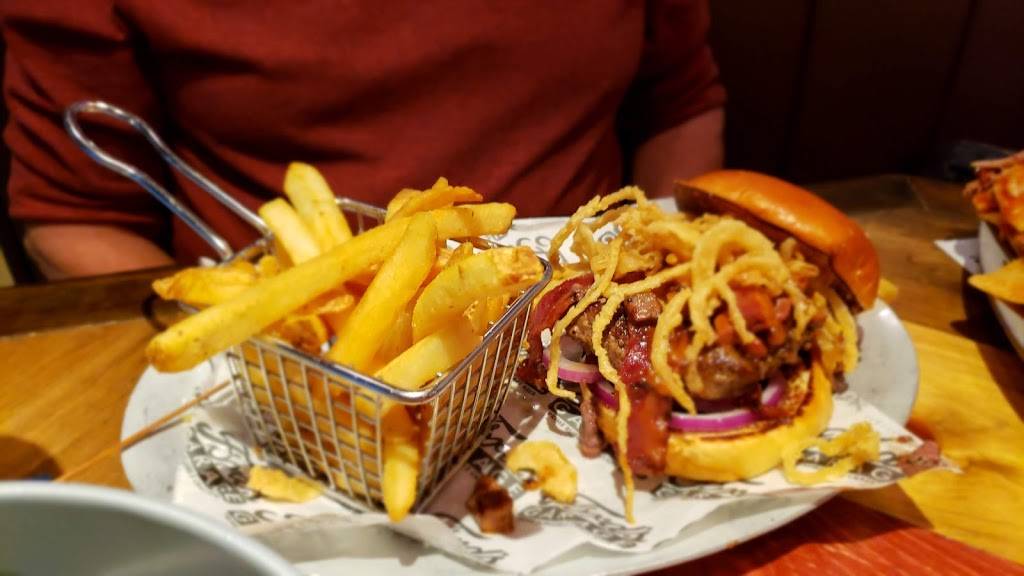 Fords Garage | restaurant | 26210 US Hwy 19 N, Clearwater, FL 33761, USA | 7272283673 OR +1 727-228-3673