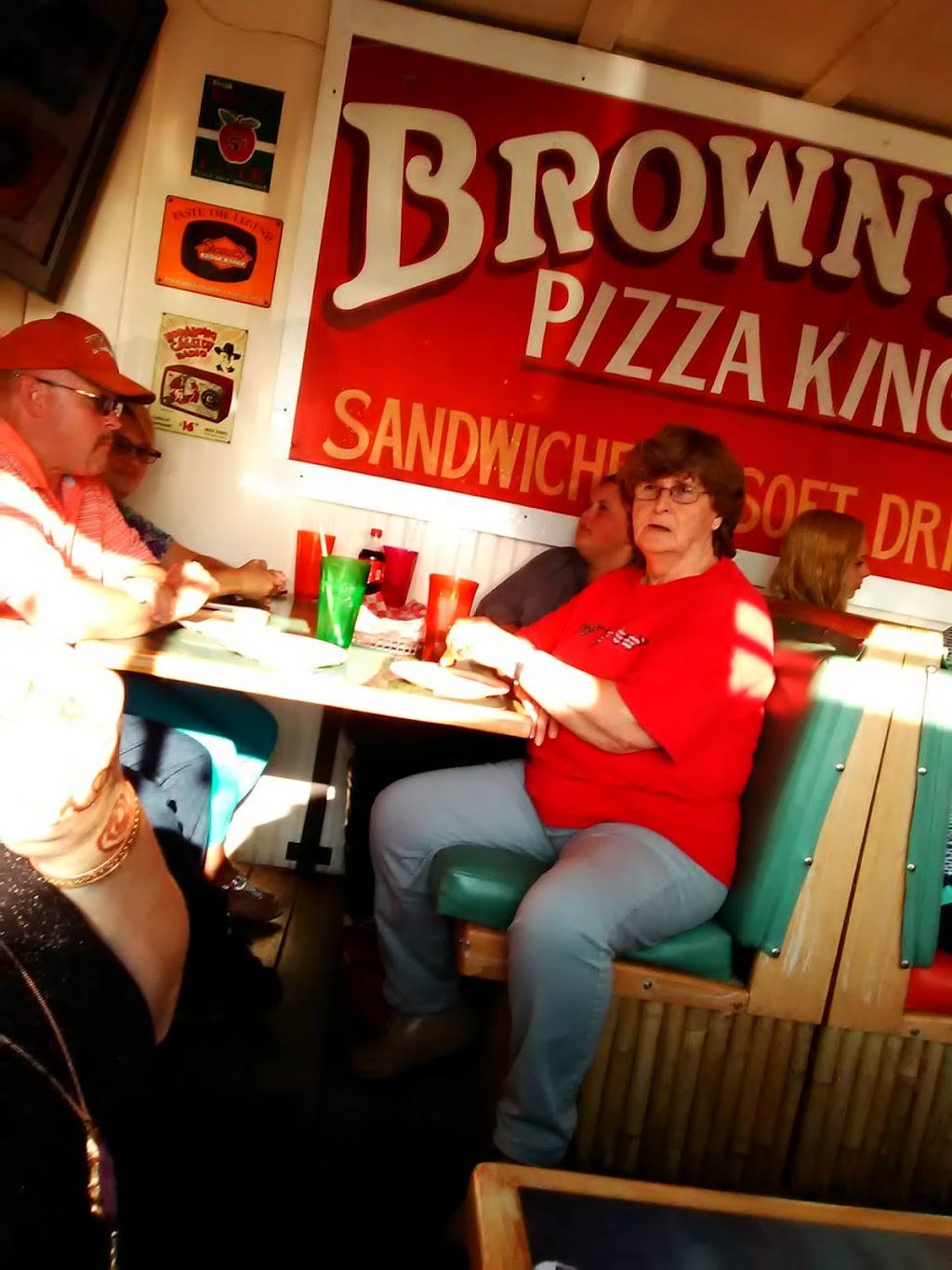 Brownys Pizza King | restaurant | 354 W Main St, Rossville, IN 46065, USA | 7653793382 OR +1 765-379-3382