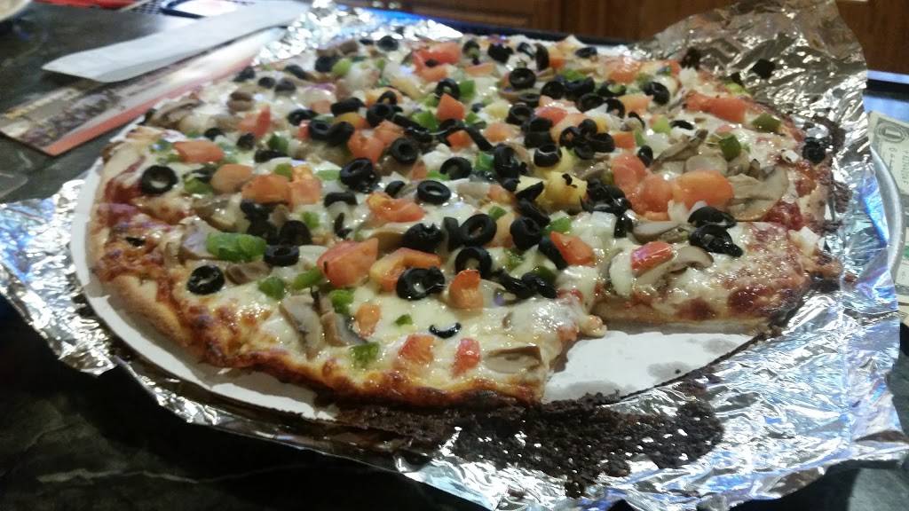 Buds Pizza | restaurant | 6 S Main St, Minster, OH 45865, USA | 4196283518 OR +1 419-628-3518