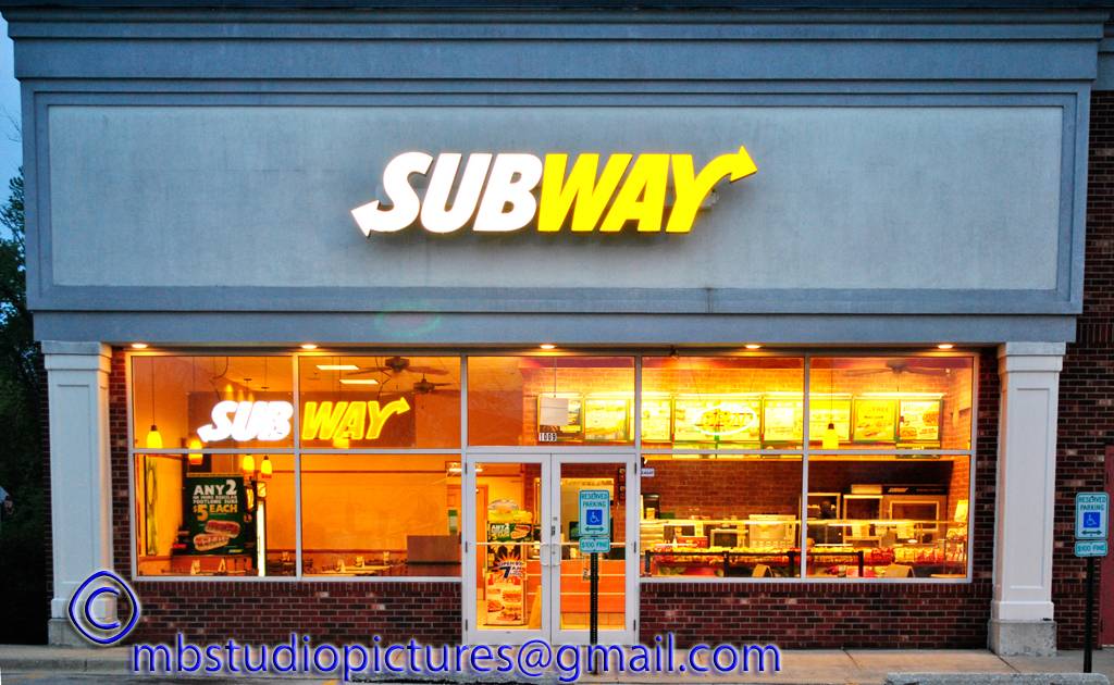 Subway Restaurants | restaurant | 1009 Roosevelt Rd, Lombard, IL 60148, USA | 6308891104 OR +1 630-889-1104