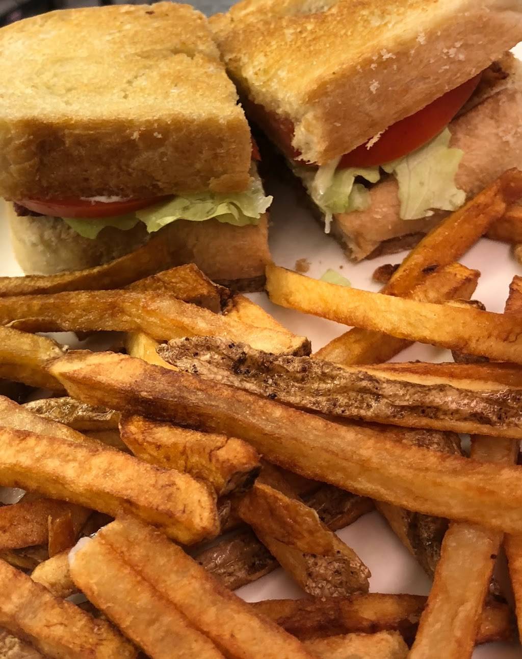 Bates Restaurant & Lounge | restaurant | 120 Johnson Dr, Uhrichsville, OH 44683, USA | 7409228822 OR +1 740-922-8822