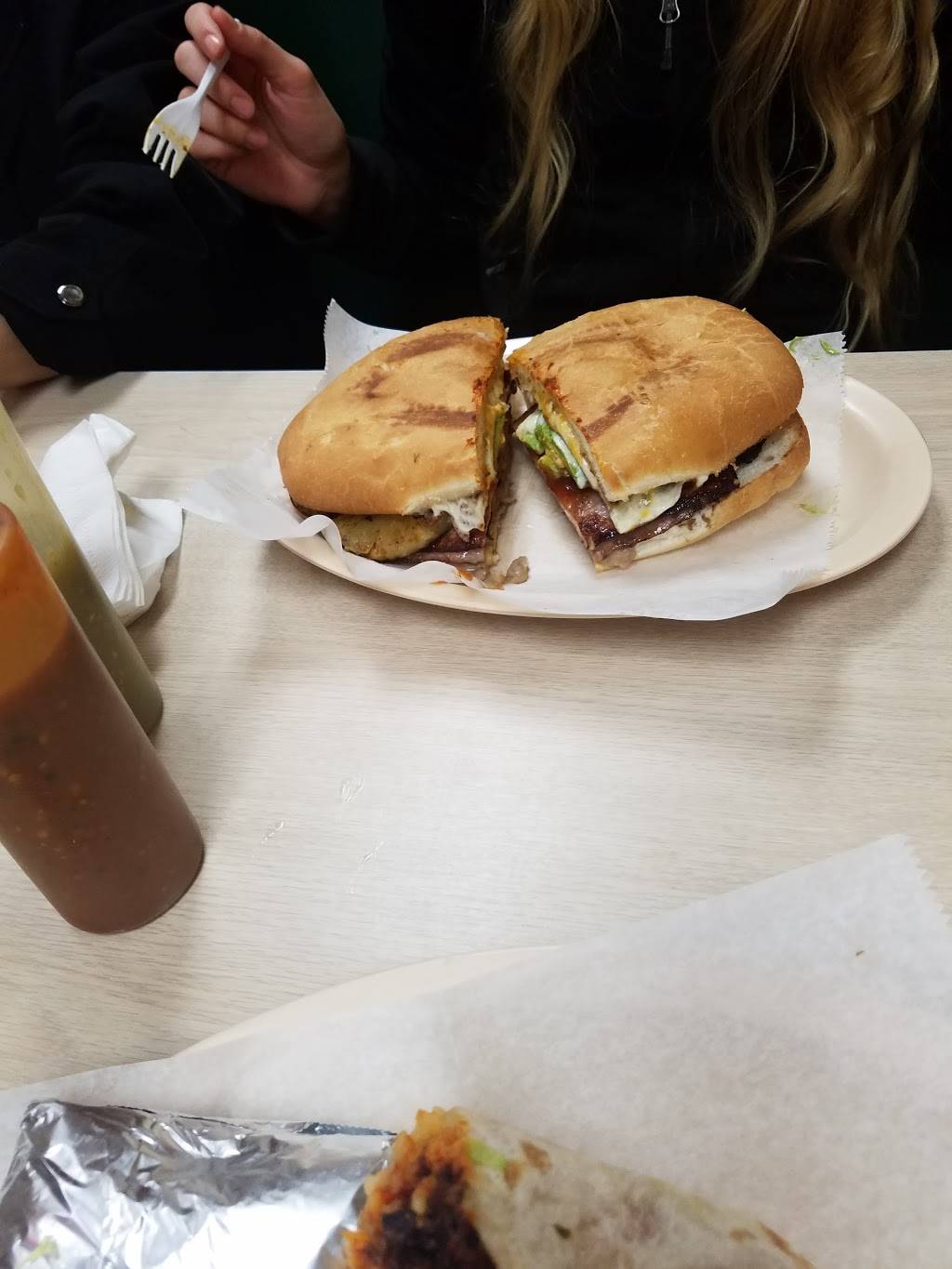 El Faro Restaurant | restaurant | 1315 Lillian St, Elgin, IL 60123, USA | 8476979058 OR +1 847-697-9058