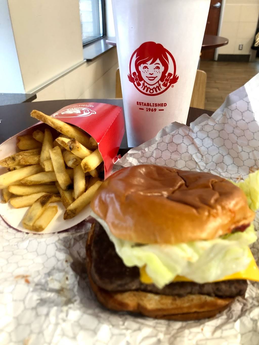 Wendys | restaurant | 2931 26th Ave S, Minneapolis, MN 55406, USA | 6122309872 OR +1 612-230-9872